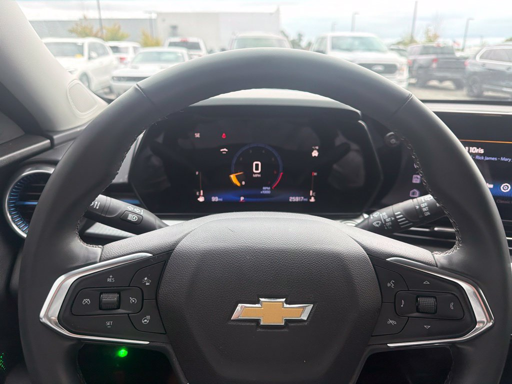 Used 2025 Chevrolet Trax LT w/ Driver Confidence Package FWD image 2