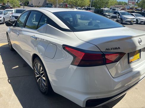 Used 2025 Nissan Altima 2.5 SV FWD image 6