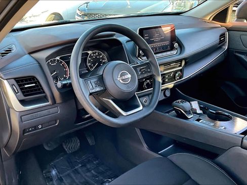 Used 2023 Nissan Rogue S image 15