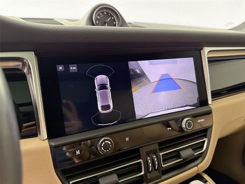 Certified 2023 Porsche Macan S AWD/4WD image 23