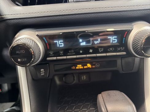Used 2025 Toyota RAV4 LE image 31
