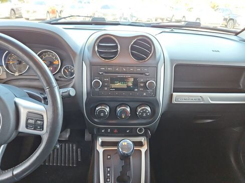 Used 2016 Jeep Compass Latitude image 13