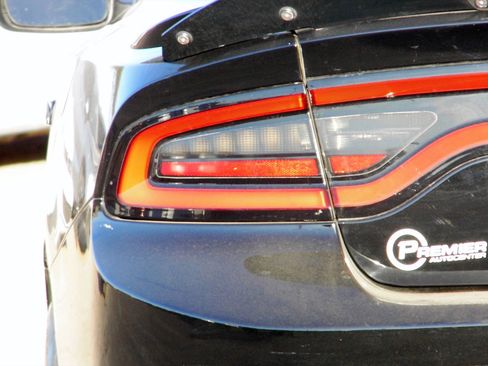 Used 2019 Dodge Charger R/T image 9