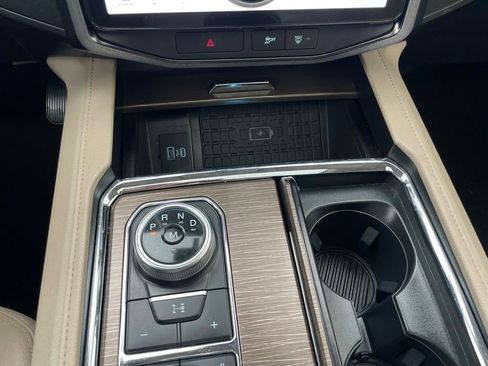 Used 2022 Ford Expedition Limited image 19