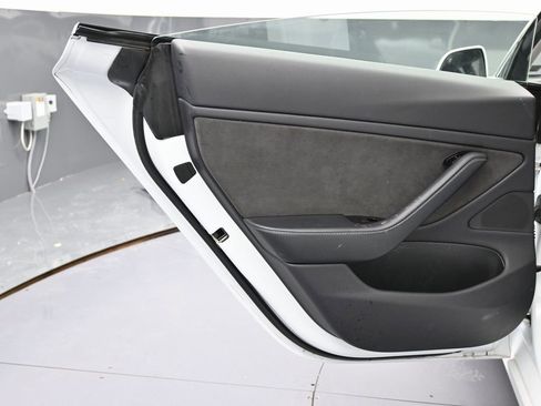 Used 2019 Tesla Model 3 Standard Range Plus image 39