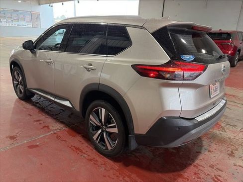 Used 2021 Nissan Rogue SL w/ Premium Package image 3