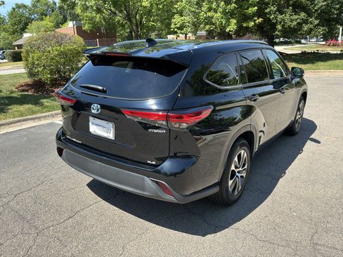 Used 2021 Toyota Highlander XLE FWD image 10