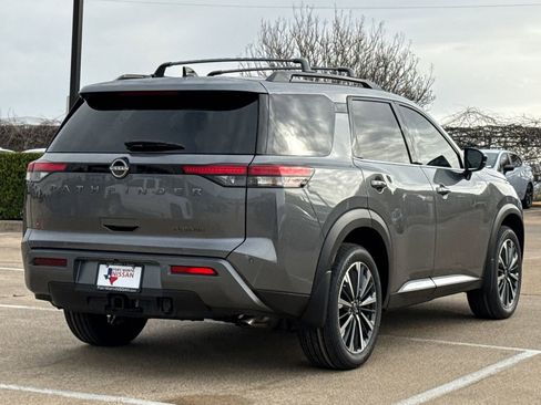 New 2026 Nissan Pathfinder Platinum image 9