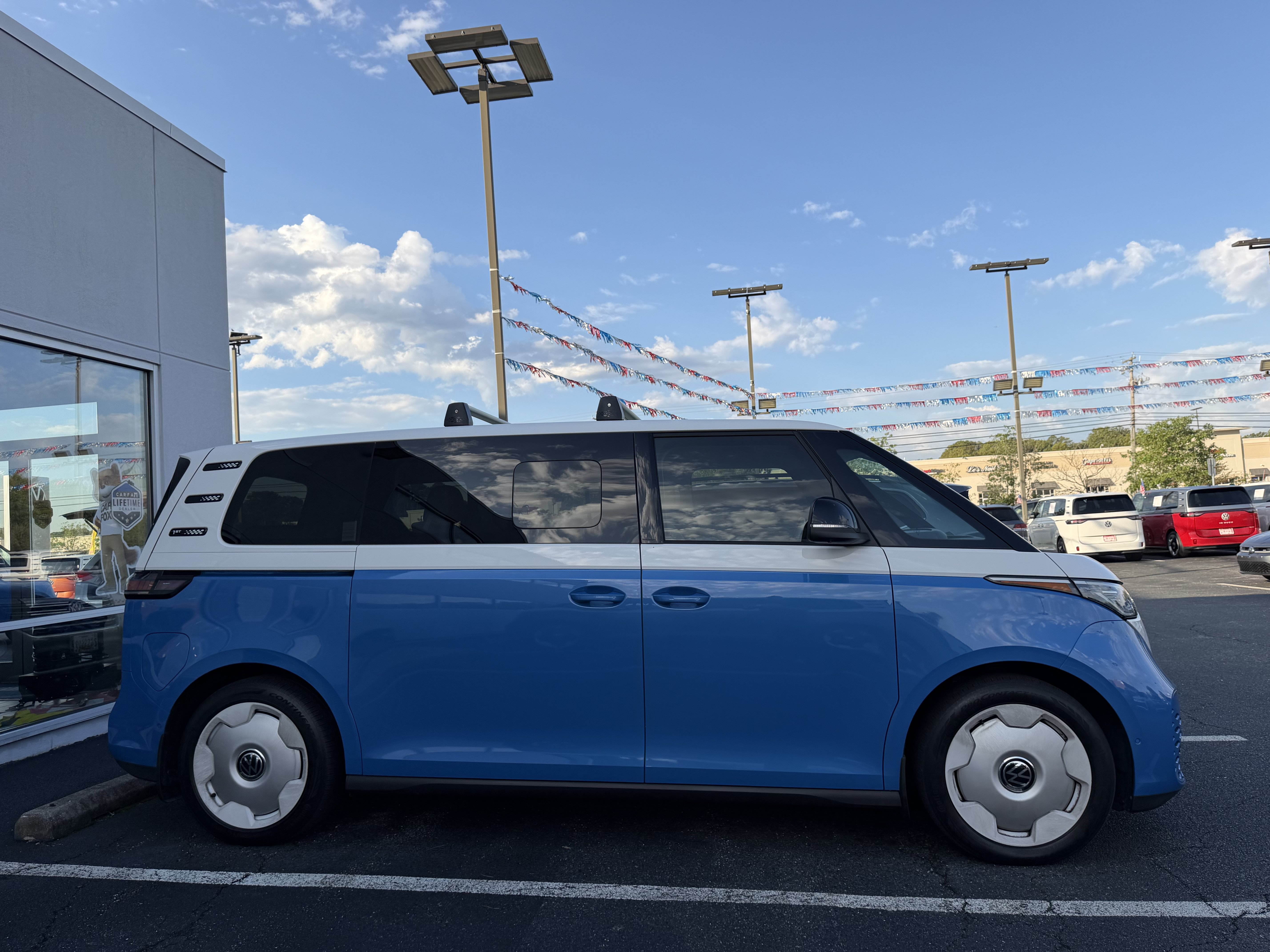 Used 2025 Volkswagen ID. Buzz 1st Edition AWD/4WD image 15