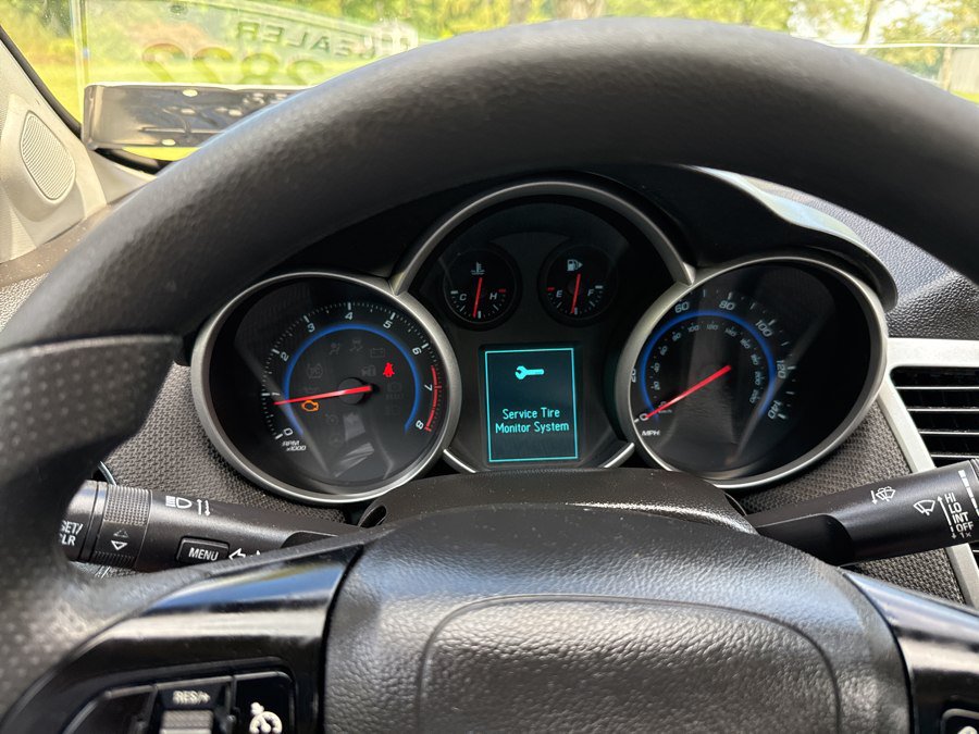 Used 2015 Chevrolet Cruze LT w/ Technology Package FWD image 32