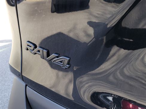 Used 2025 Toyota RAV4 LE image 9