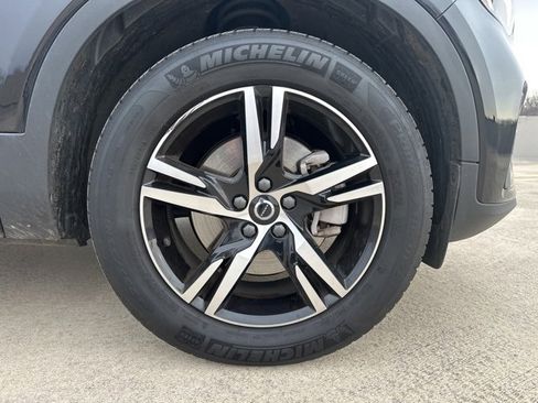 Certified 2025 Volvo XC40 B5 Core image 11