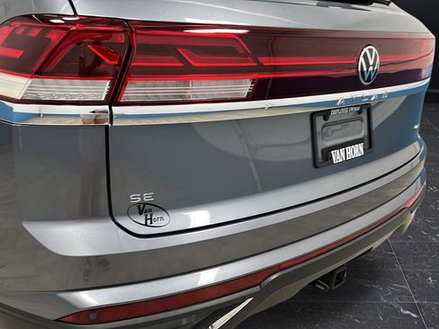 Used 2024 Volkswagen Atlas Cross Sport SE w/ Panoramic Sunroof Package AWD/4WD image 39