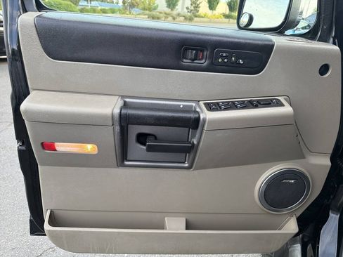 Used 2003 HUMMER H2 w/ Preferred Equipment Group AWD/4WD image 30