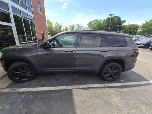 Used 2023 Jeep Grand Cherokee L Laredo image 1