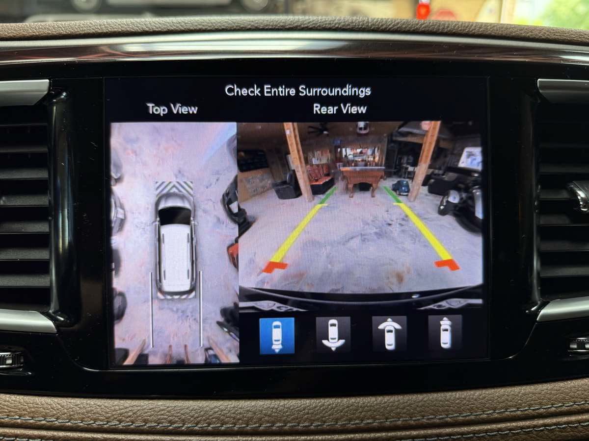 Used 2018 Chrysler Pacifica Limited w/ Tire & Wheel Group FWD image 20