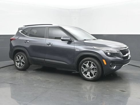 Used 2023 Kia Seltos EX AWD/4WD image 3