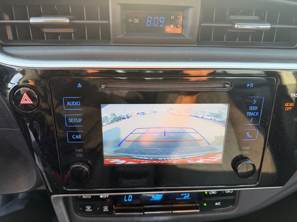 Used 2017 Toyota Corolla LE w/ Carpet Mat Package (TMS) FWD image 22
