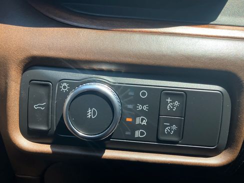 Used 2022 Ford Explorer King Ranch w/ Premium Technology Package AWD/4WD image 15