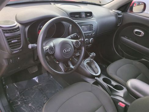 Used 2016 Kia Soul + image 10