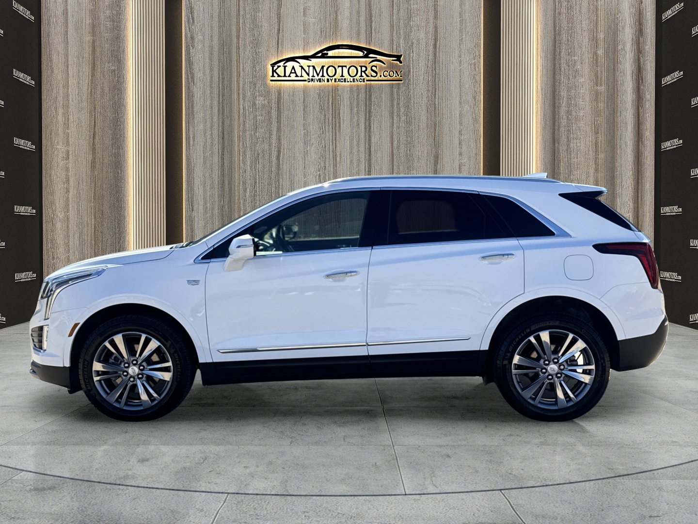 Used 2025 Cadillac XT5 Premium Luxury FWD image 4