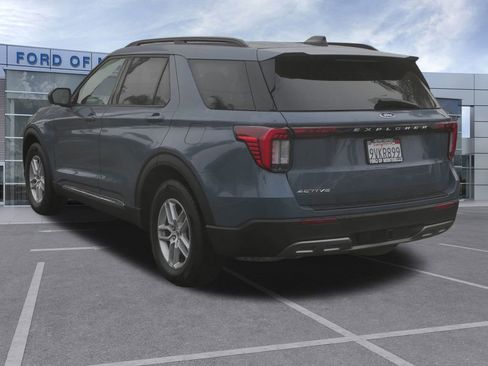 Used 2025 Ford Explorer Active w/ Active Comfort Package image 7
