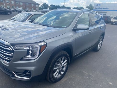 Used 2024 GMC Terrain SLT w/ Infotainment Package II AWD/4WD image 1