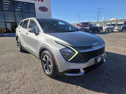 Used 2023 Kia Sportage LX image 1