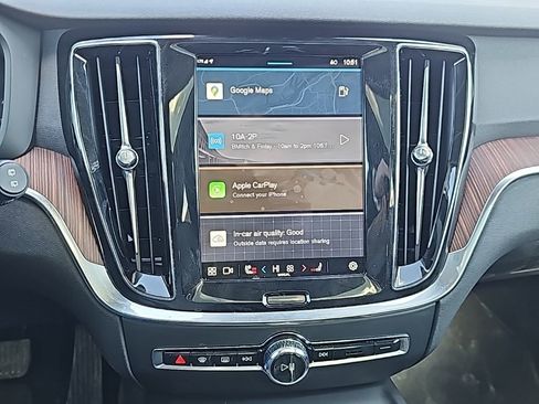 Used 2025 Volvo V60 B5 Cross Country Plus image 5