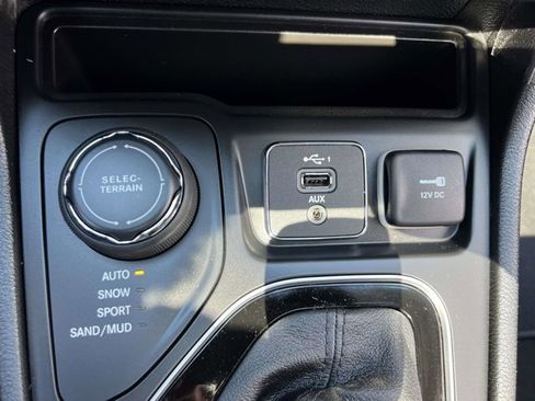 Certified 2021 Jeep Cherokee Limited image 29