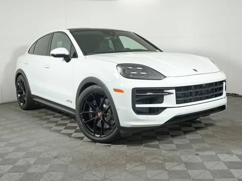 Certified 2025 Porsche Cayenne GTS AWD/4WD image 9