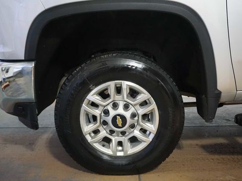 Used 2022 Chevrolet Silverado 2500 LT w/ Convenience Package image 9