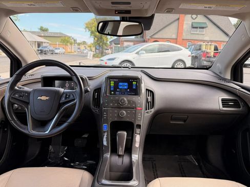 Used 2011 Chevrolet Volt Premium w/ Premium Trim Package FWD image 10