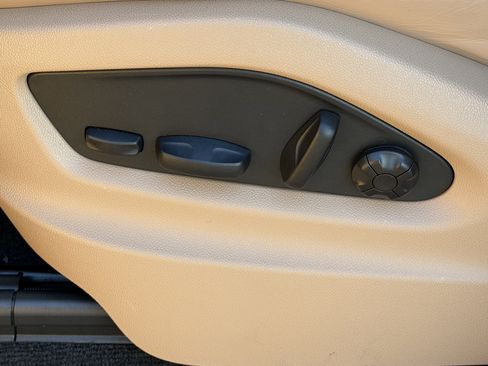 Used 2023 Porsche Cayenne image 18