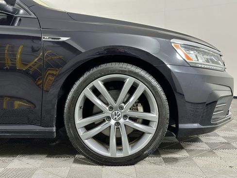 Used 2018 Volkswagen Passat 2.0T R-Line w/ R-Line Lighting Package image 8