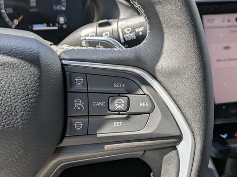 Used 2026 Jeep Grand Cherokee Limited AWD/4WD image 24