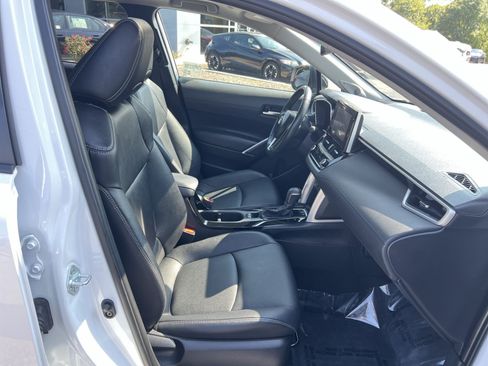 Used 2025 Toyota Corolla Cross XLE w/ Convenience Package AWD/4WD image 27