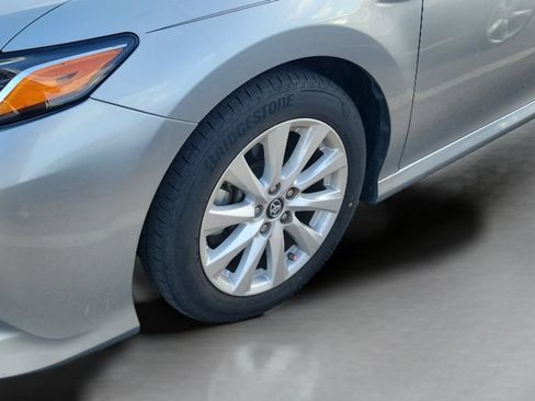 Used 2018 Toyota Camry LE FWD image 9