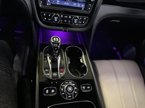 Used 2018 Bentley Bentayga image 31