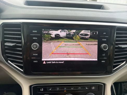 Used 2023 Volkswagen Atlas SE w/ Panoramic Sunroof Package FWD image 12