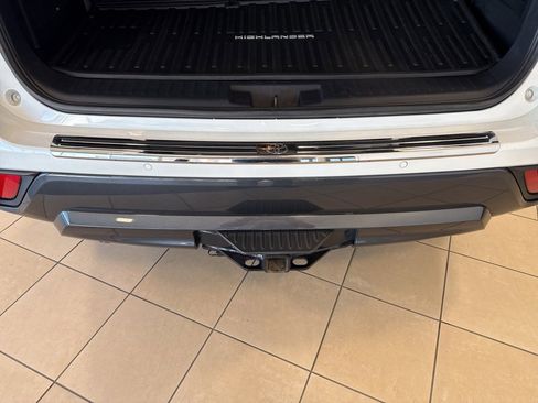 Used 2023 Toyota Highlander Limited image 16