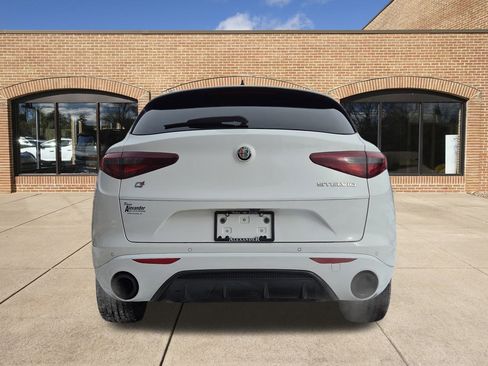 Used 2022 Alfa Romeo Stelvio Veloce image 4
