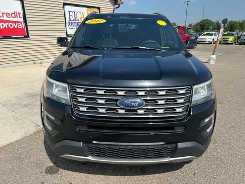Used 2017 Ford Explorer XLT w/ XLT Technology Feature Bundle AWD/4WD image 2