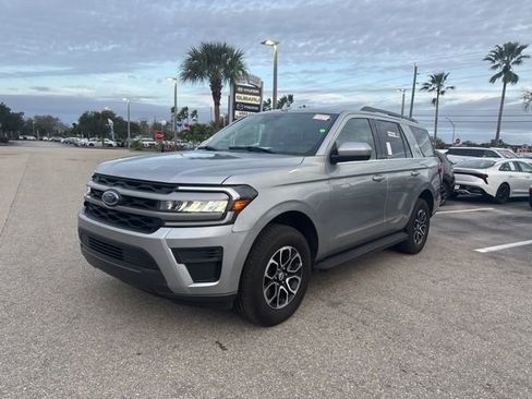 Used 2024 Ford Expedition XLT image 4