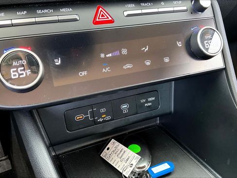 Used 2025 Hyundai Sonata SEL FWD image 31