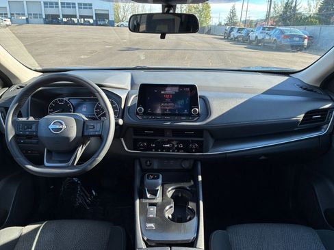 Used 2025 Nissan Rogue SV image 35