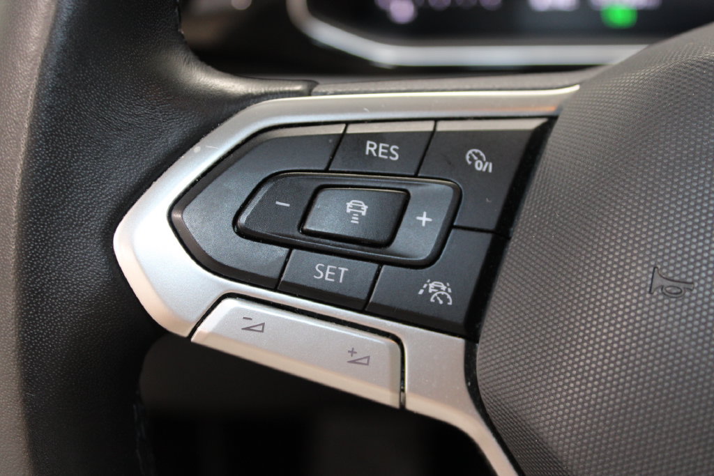 Used 2025 Volkswagen Jetta SE FWD image 19