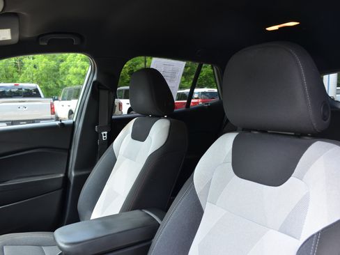Used 2024 Chevrolet Trax RS FWD image 29