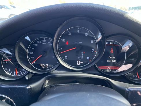 Used 2016 Porsche Panamera 2 image 26