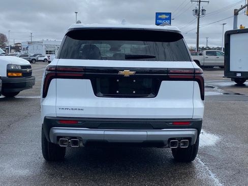 New 2026 Chevrolet Traverse LT w/ LPO, Floor Liner Package FWD image 4